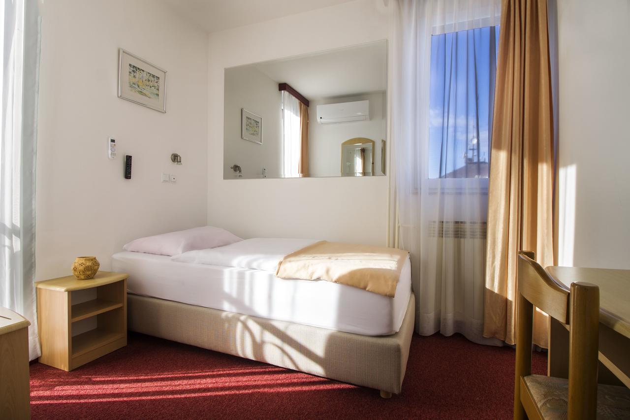 Hotel Slavonija Винковцы Экстерьер фото